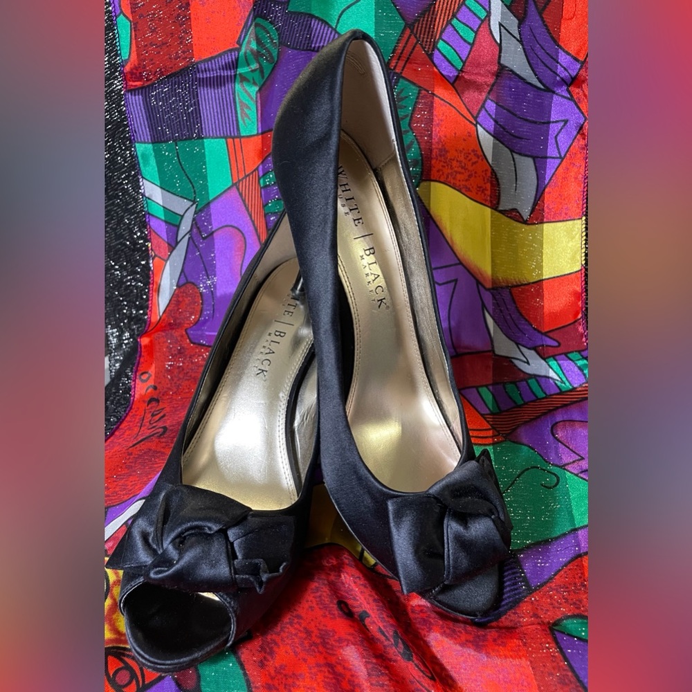 White House Black Market Black Satin Peep-Toe Heels with Bow Sz 9